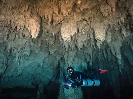 PADI AmbassaDiver - Song-Hyun Choi cave