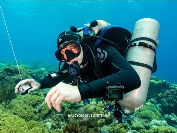 Tec diver with sidemount tanks