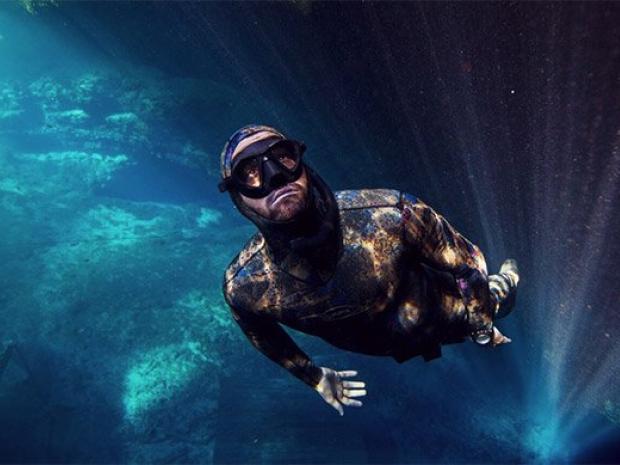 freediver ascending