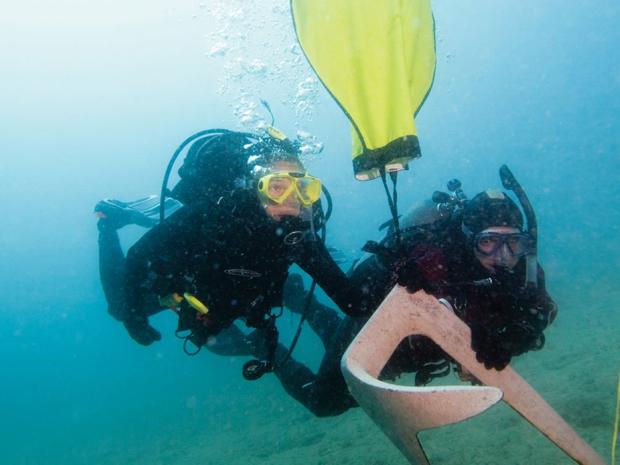 divers with lift bags