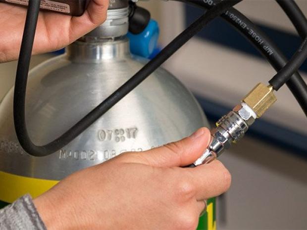 person analyzing nitrox tank